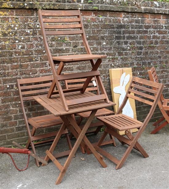 Folding garden table & 4 chairs(-)